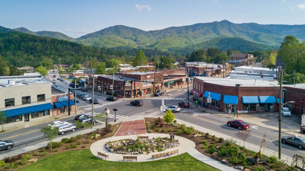 Black Mountain Keeps 2-Foot Flood Standard, Rejects Stricter Planning Board Rules